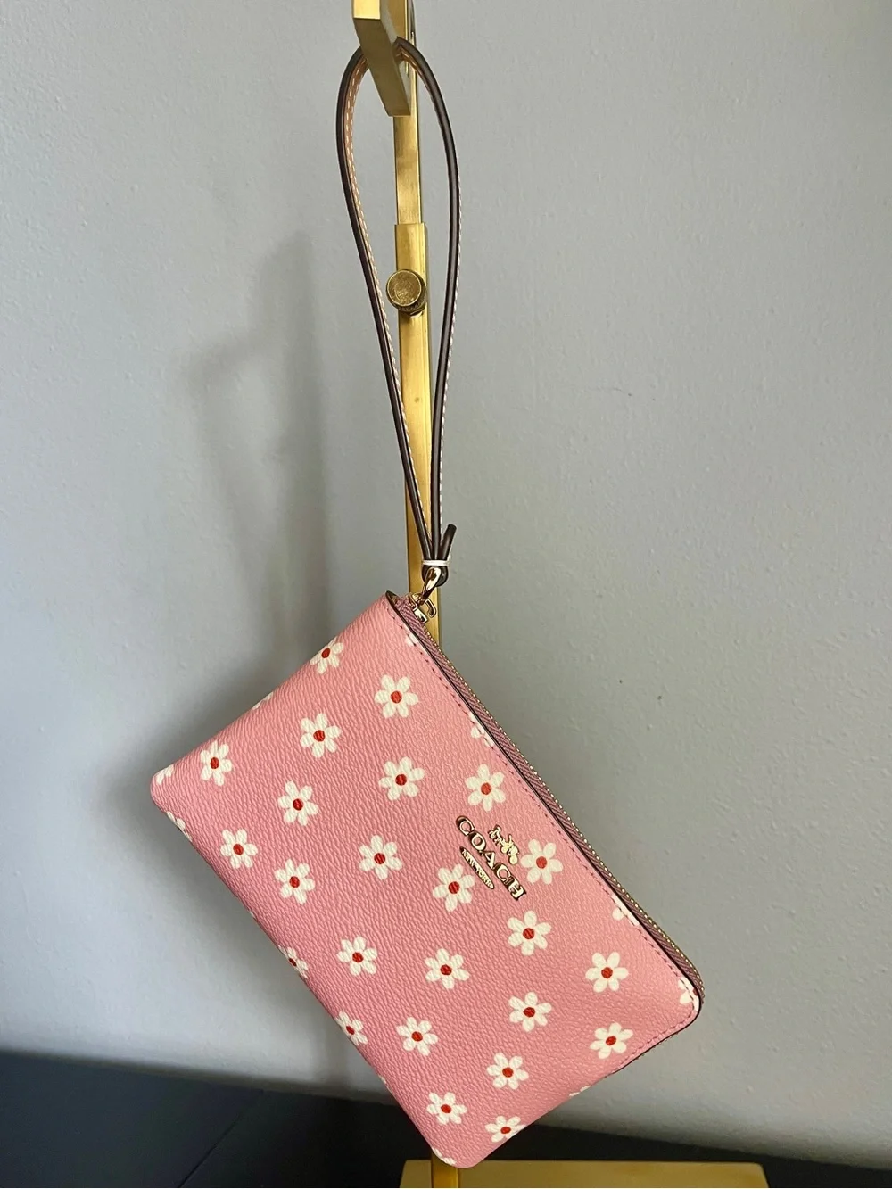 Coach NEW Wristlet Pink w/white Floral Gold Hrdw/pinmounted Logo